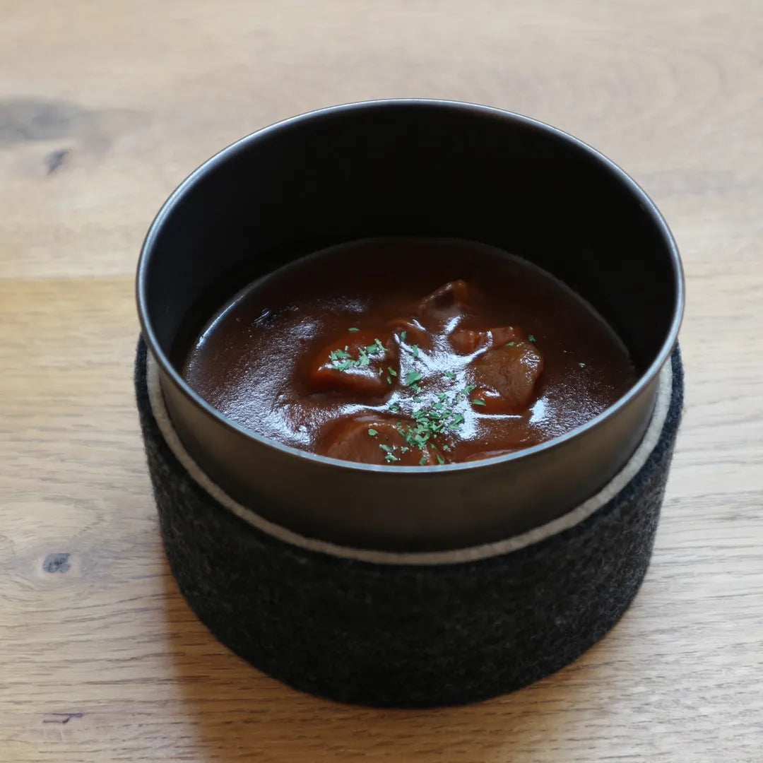 black-stainless-cup-with-sleeve