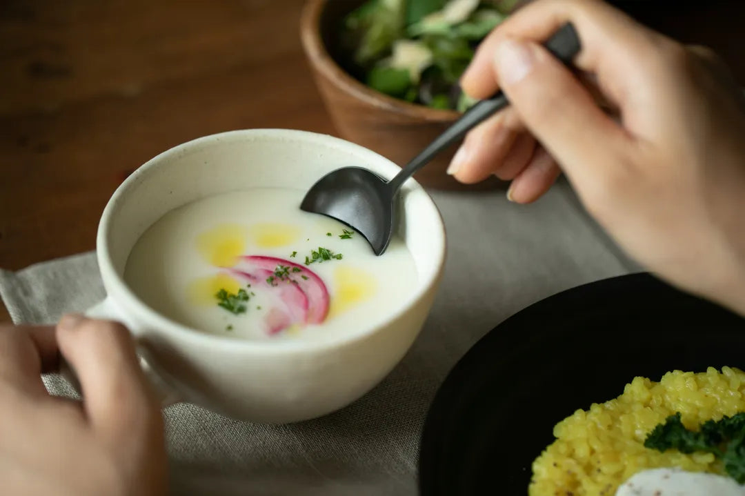 black-stainless-cutlery-smooth
