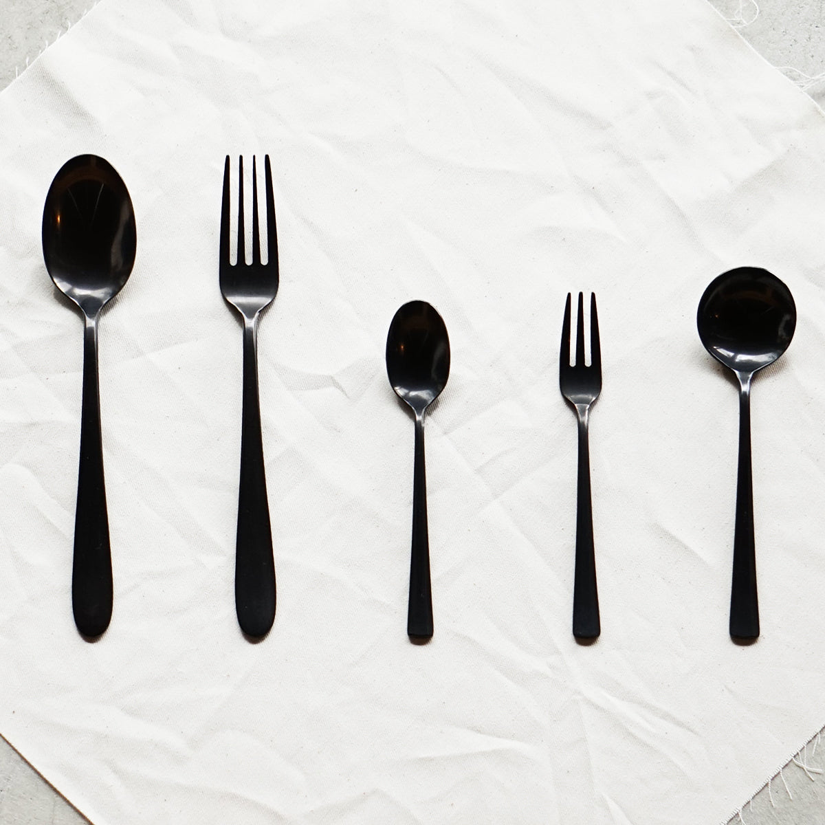 black-stainless-cutlery-smooth