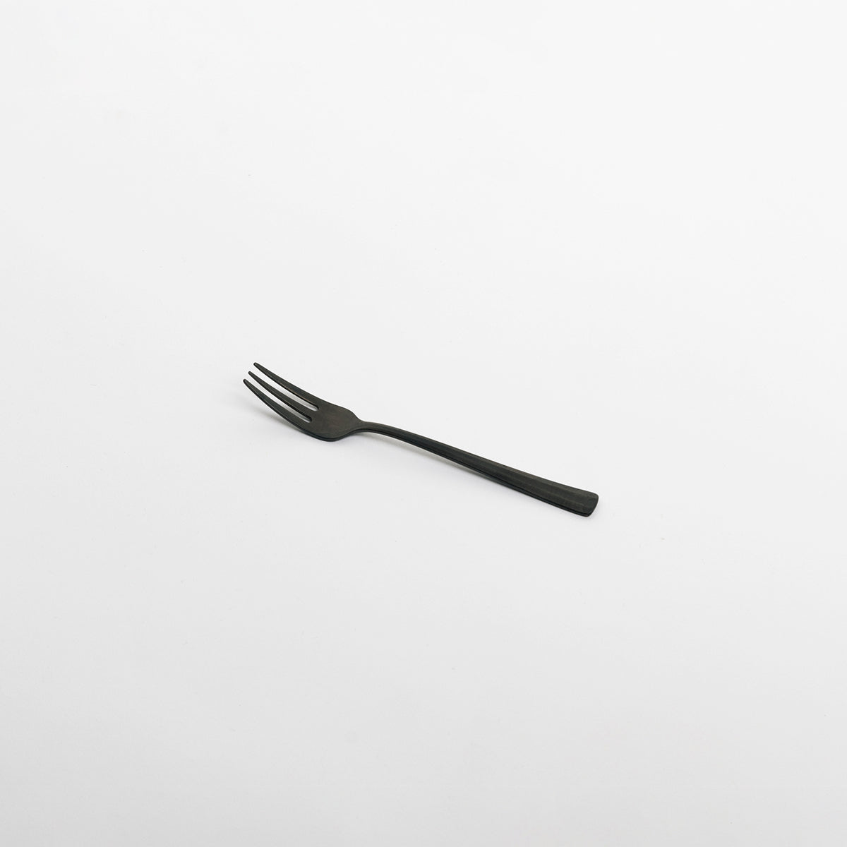 black-stainless-cutlery-mat