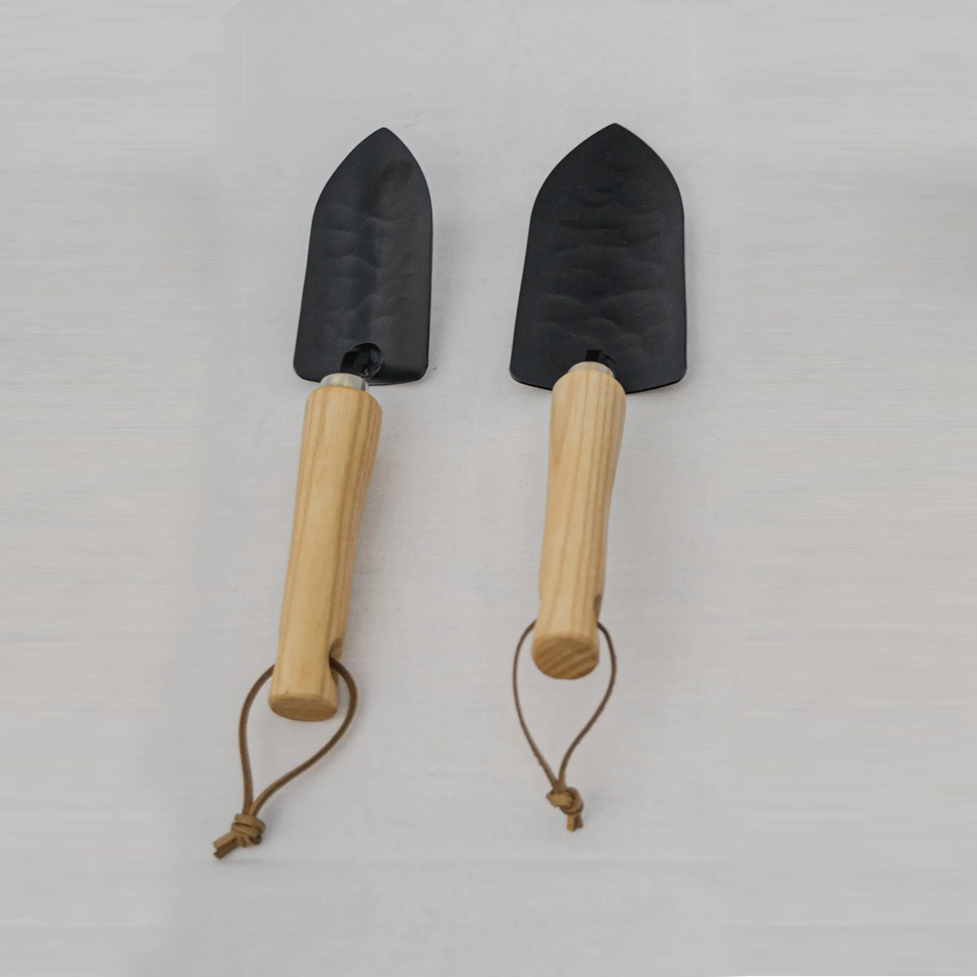 hand-trowel